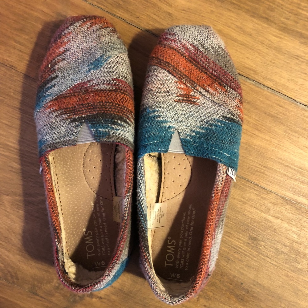 native tone slip-on Toms, size 6